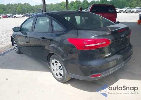 2016 Ford Focus S z USA, uszkodzony, nr VIN 1FADP3E2XGL237442